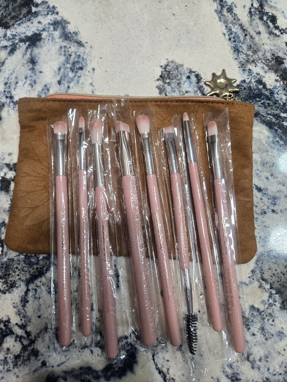 8 EGSHOW Makeup Brushes